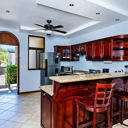 Pool & Ac Close To Beach With Free Bikes!