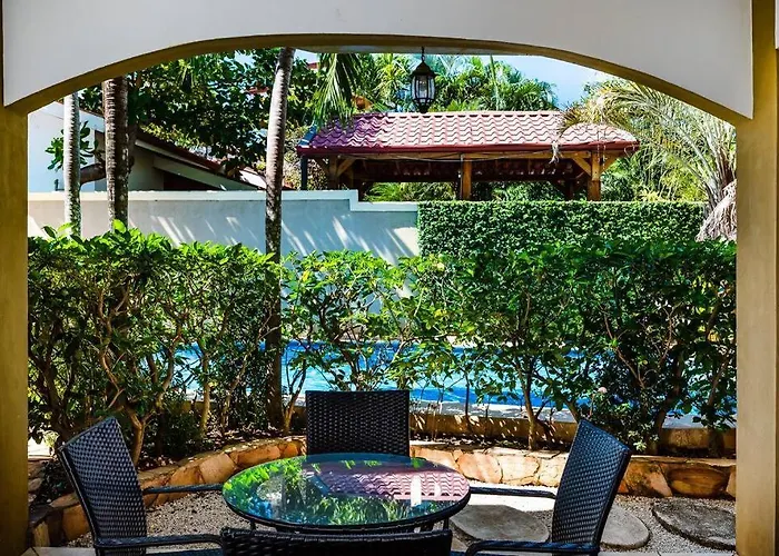 Pool & Ac Close To With Free Bikes!